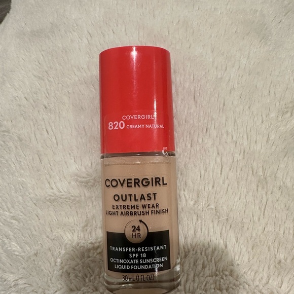 Covergirl Outlast Foundation in Creamy Natural 820 - Picture 1 of 1